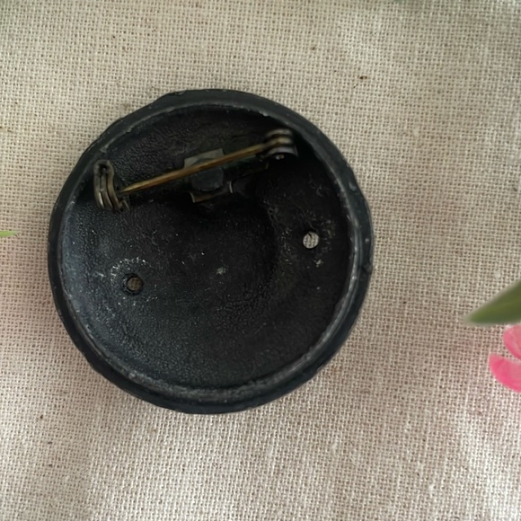 VINTAGE Pewter Smiling Sun Face Brooch! - Picture 7 of 7